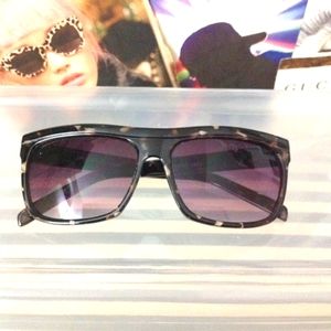QUAY EYEWARE BROWN MARBELIZED LOOK SUNNIES